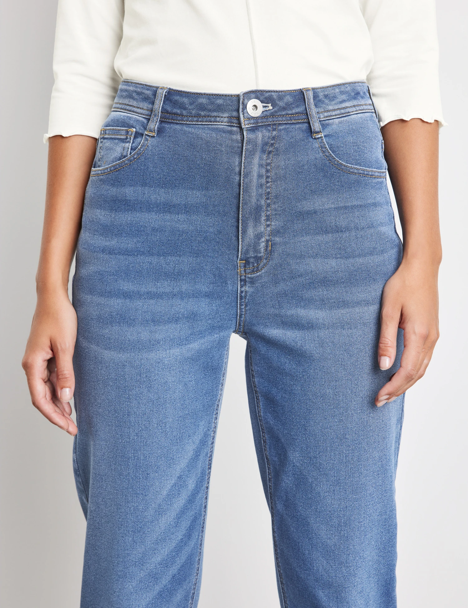 Taifun 3/4 Jeans Im Lässigen Mom Fit 6 Taifun 3/4 Jeans Im Lässigen Mom Fit - Image 4