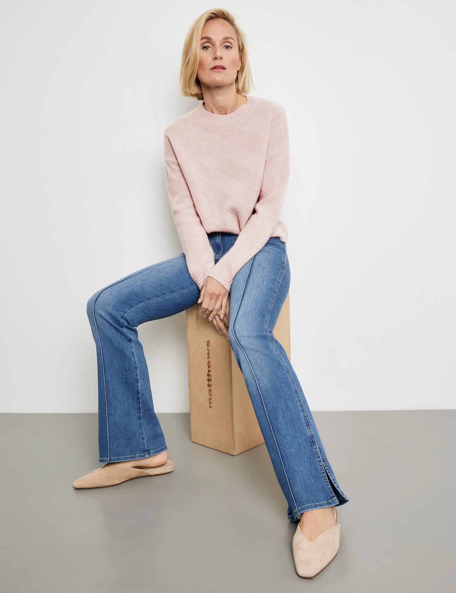 Gerry Weber 5-Pocket Jeans Flared Mit Längsbiese Und Seitenschlitzen 7 Gerry Weber 5-Pocket Jeans Flared Mit Längsbiese Und Seitenschlitzen - Image 5