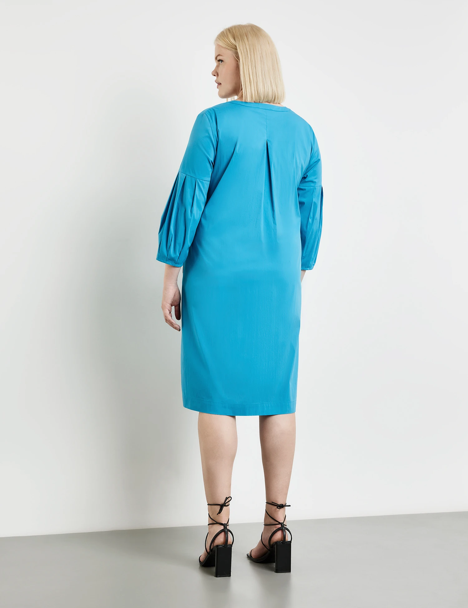 Ausgestelltes Kleid Mit 3/4 Arm 7 Ausgestelltes Kleid Mit 3/4 Arm - Image 5