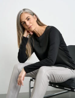 Gerry Weber Blusenshirt Mit Material-Patch Und Elastischem Saum -Feine Mode blusenshirt mit material patch und elastischem saum 102