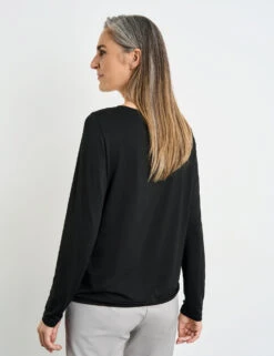Gerry Weber Blusenshirt Mit Material-Patch Und Elastischem Saum -Feine Mode blusenshirt mit material patch und elastischem saum 104