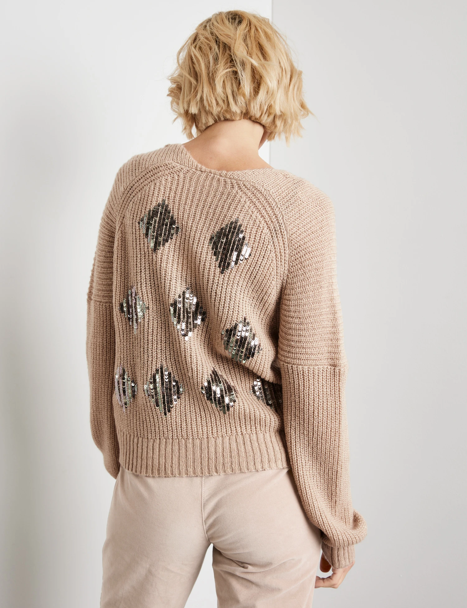 Gerry Weber Cardigan Mit Pailletten-Dekor 8 Gerry Weber Cardigan Mit Pailletten-Dekor - Image 6