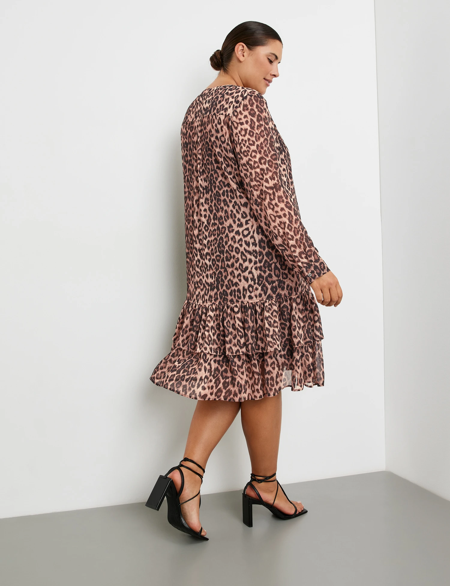 Crêpe-Kleid Mit Leo-Print 8 Crêpe-Kleid Mit Leo-Print - Image 6