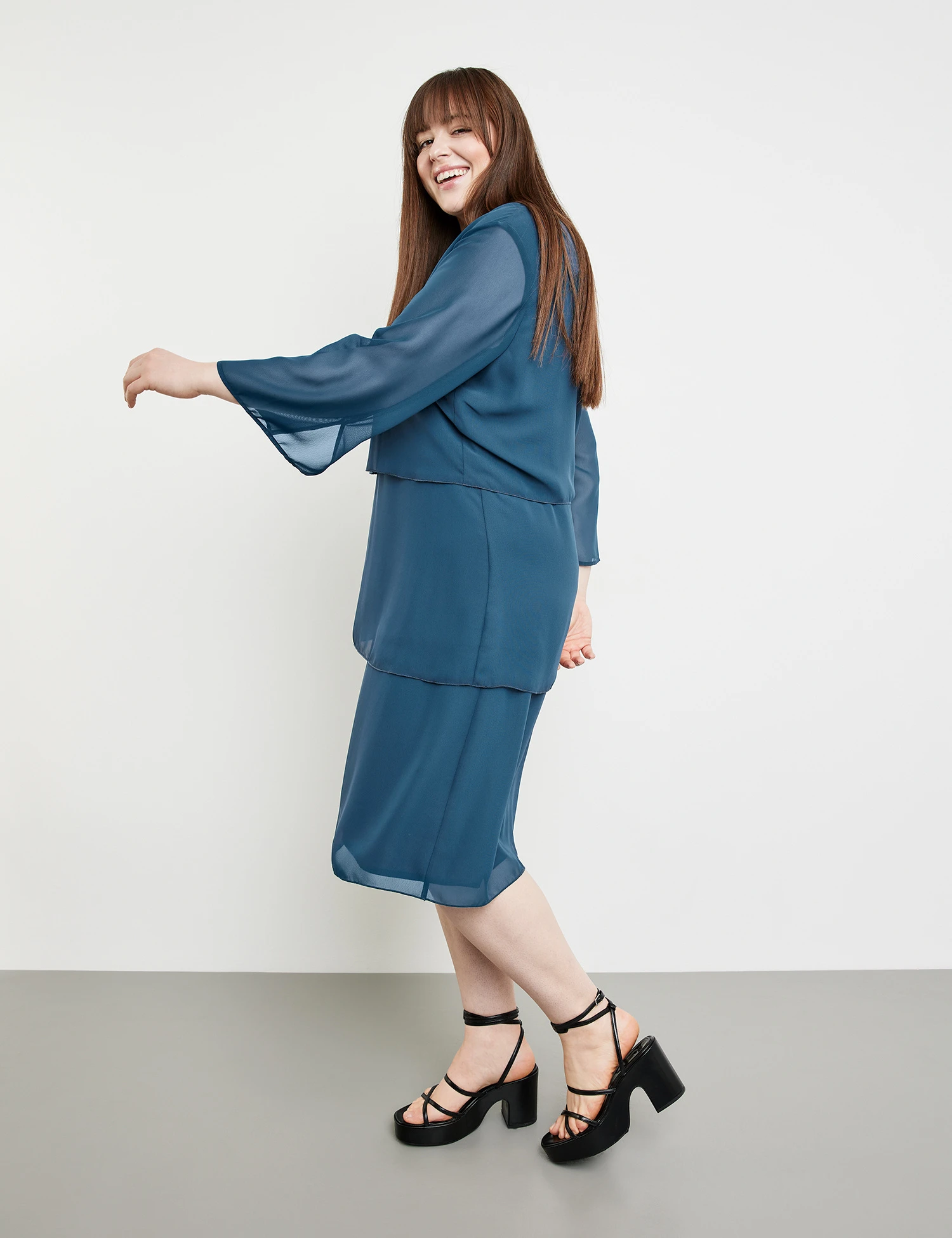 Elegantes Stufenkleid Aus Chiffon 7 Elegantes Stufenkleid Aus Chiffon - Image 5