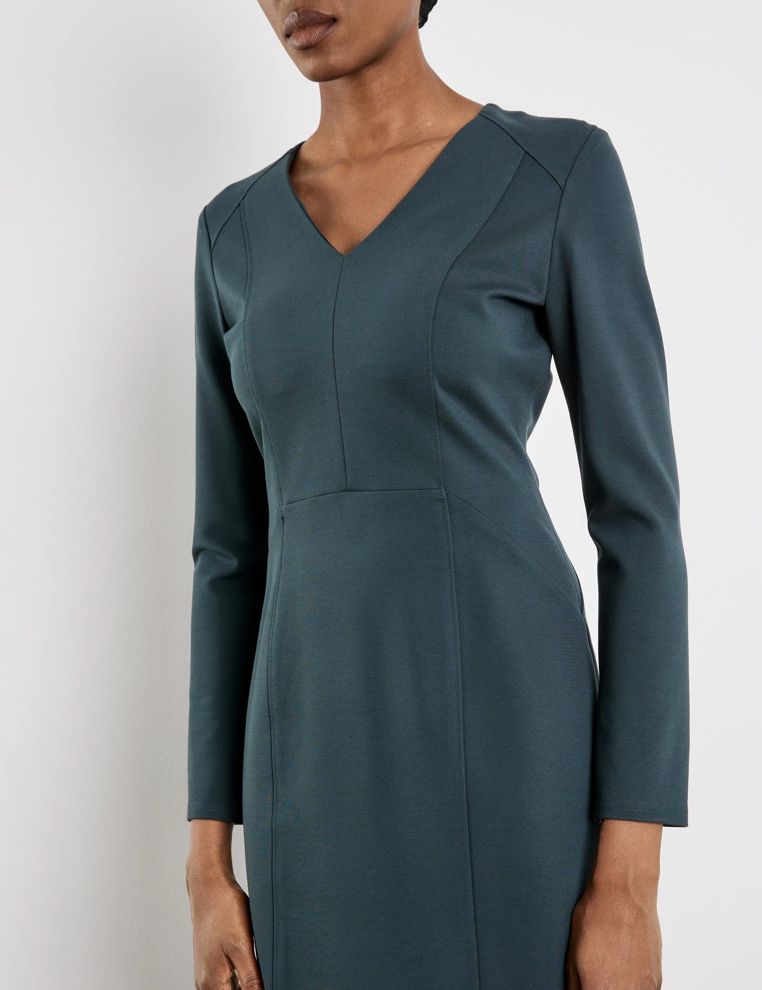 Gerry Weber Figurbetontes Etuikleid Mit Langem Rückenzipper 6 Gerry Weber Figurbetontes Etuikleid Mit Langem Rückenzipper - Image 4