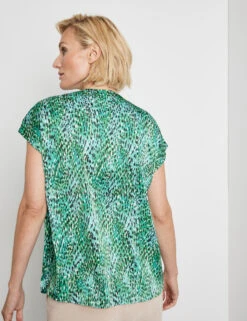 Gerry Weber Fließendes Blusenshirt Mit Allover-Print -Feine Mode fliessendes blusenshirt mit allover print 104