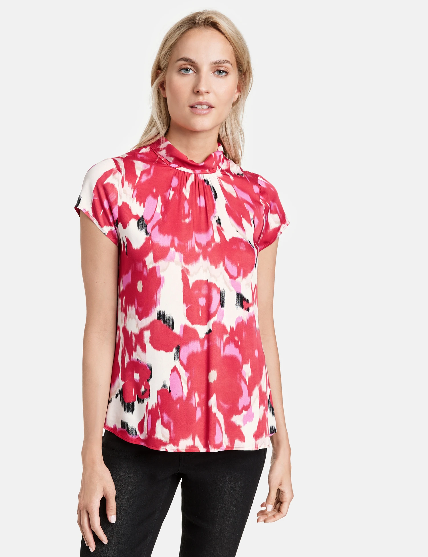 Taifun Floral Gemusterte Kurzarmbluse Mit Kleinem Stehkragen 8 Taifun Floral Gemusterte Kurzarmbluse Mit Kleinem Stehkragen - Image 6