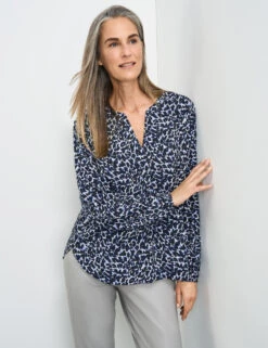 Gerry Weber Gemusterte Bluse Mit Falte Am Vorderteil 13 Gerry Weber Gemusterte Bluse Mit Falte Am Vorderteil -Feine Mode gemusterte bluse mit falte am vorderteil 102