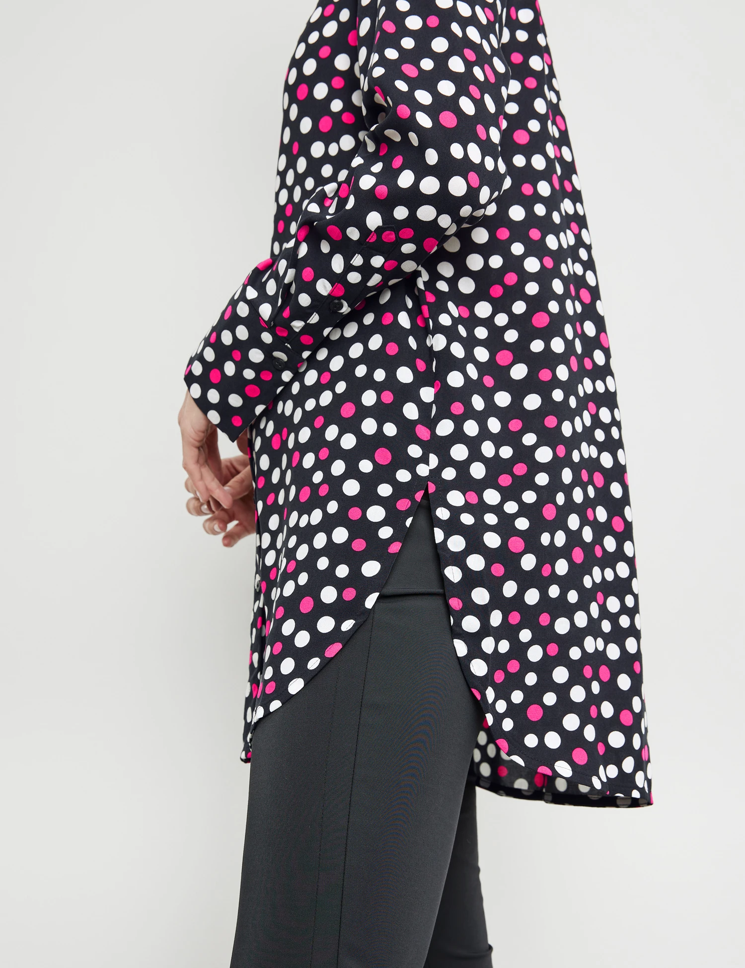 Taifun Gemusterte Longbluse Mit Verlängertem Rückenteil 6 Taifun Gemusterte Longbluse Mit Verlängertem Rückenteil - Image 4