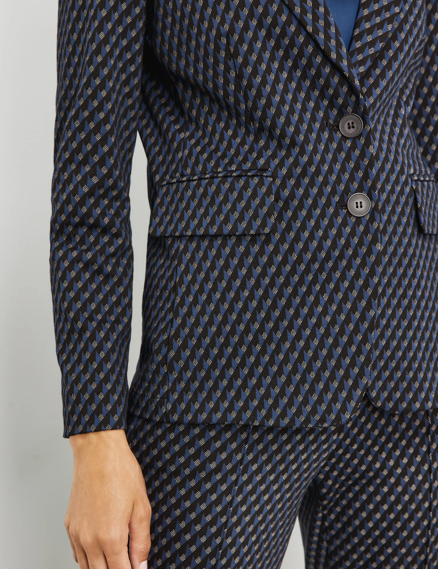 Gerry Weber Gemusterter Blazer Mit Pattentaschen 6 Gerry Weber Gemusterter Blazer Mit Pattentaschen - Image 4