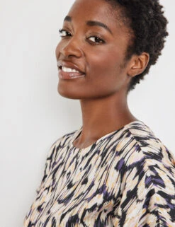 Gerry Weber Gemustertes Blusenshirt Mit Gerafftem Saum -Feine Mode gemustertes blusenshirt mit gerafftem saum 100