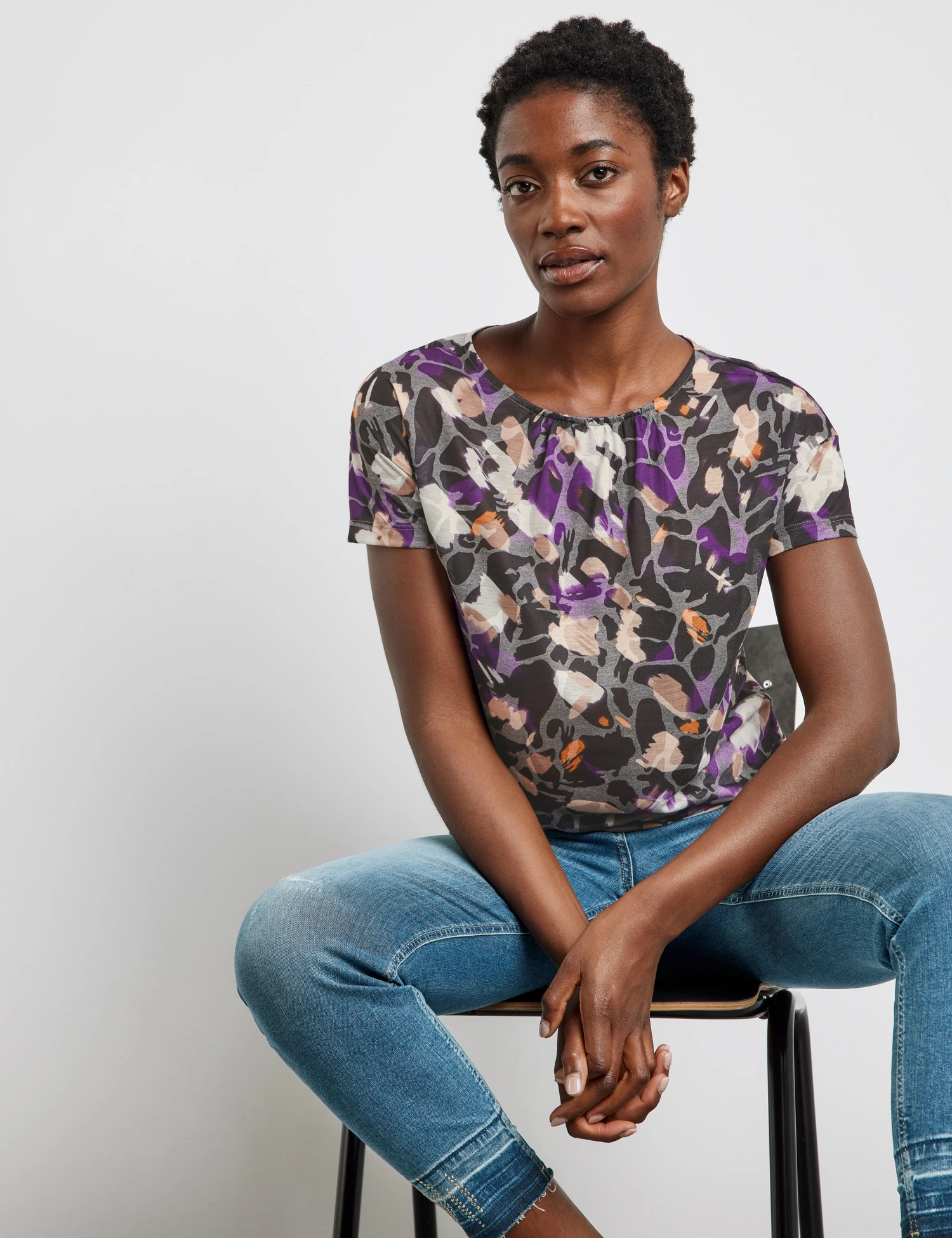 Gerry Weber Gemustertes Kurzarmshirt Mit Elastischem Saum 7 Gerry Weber Gemustertes Kurzarmshirt Mit Elastischem Saum - Image 5