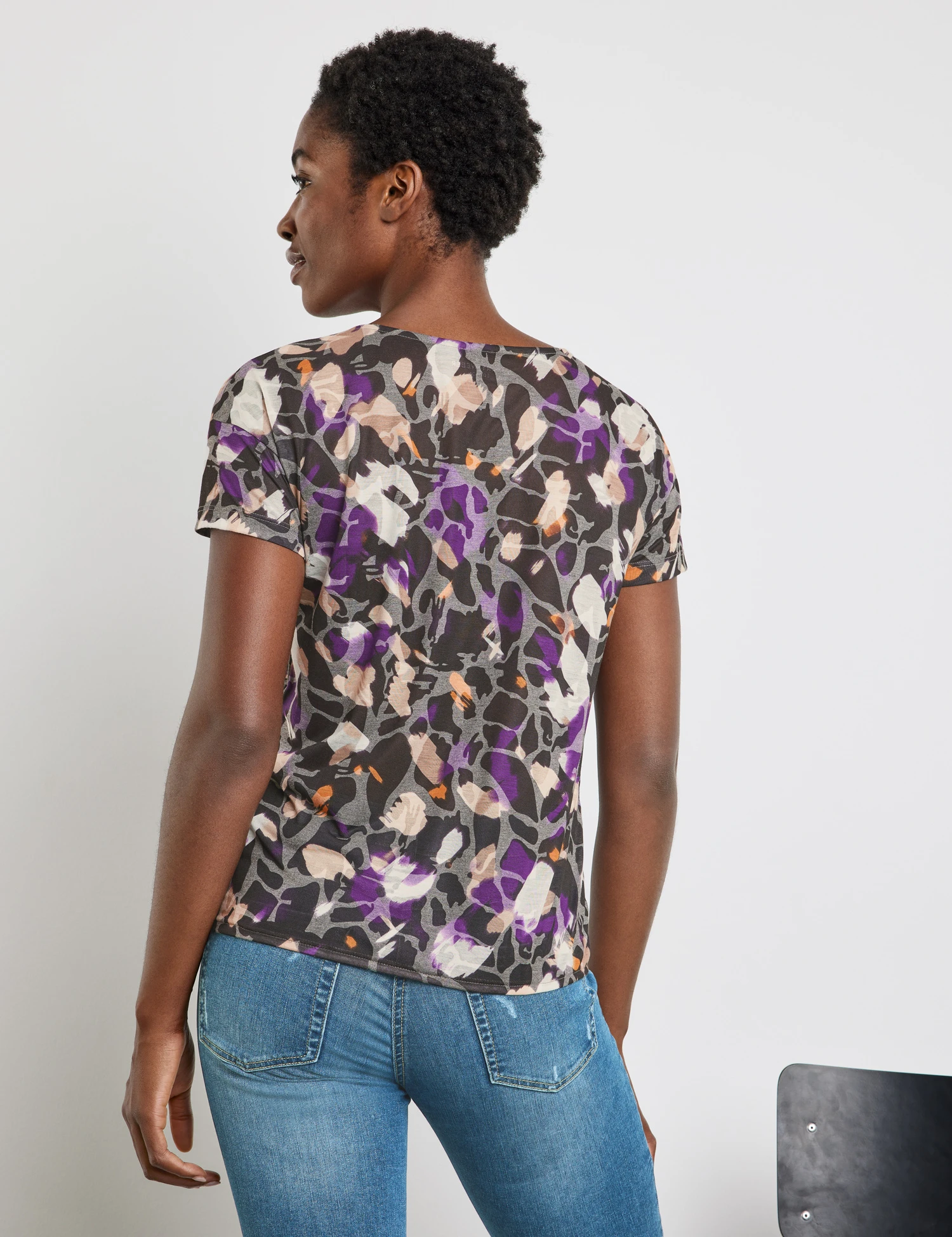 Gerry Weber Gemustertes Kurzarmshirt Mit Elastischem Saum 8 Gerry Weber Gemustertes Kurzarmshirt Mit Elastischem Saum - Image 6