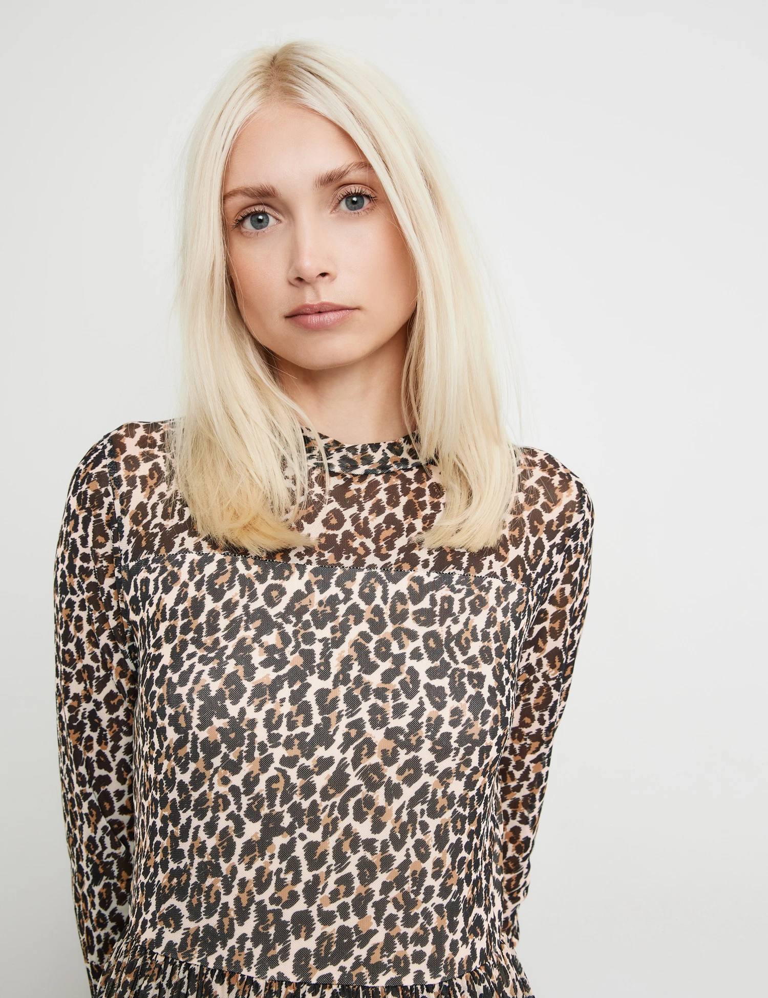 Taifun Gemustertes Maxikleid Mit Semitransparenten Details 6 Taifun Gemustertes Maxikleid Mit Semitransparenten Details - Image 4