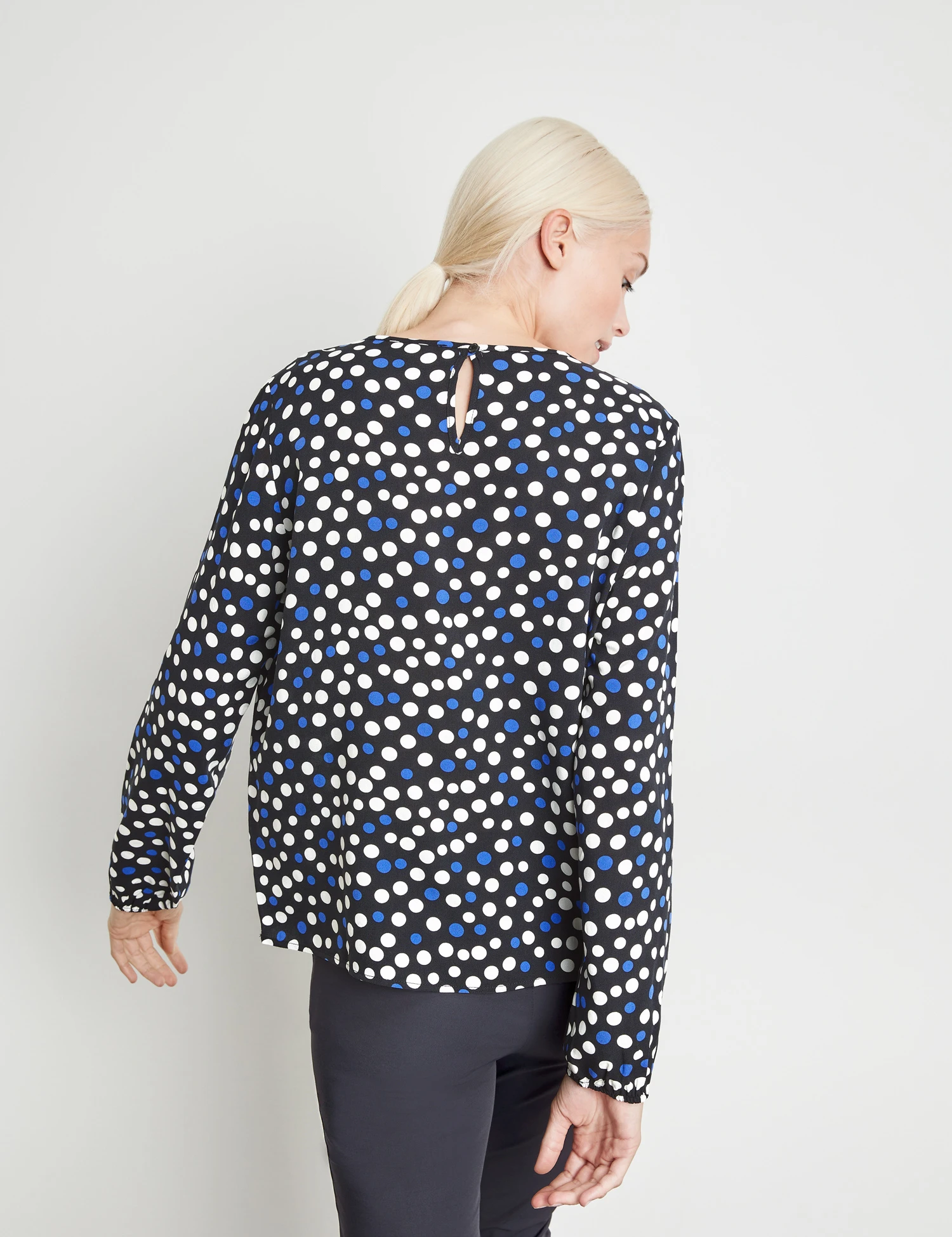 Taifun Gepunktetes Blusenshirt Mit Elastischem Ärmelsaum 7 Taifun Gepunktetes Blusenshirt Mit Elastischem Ärmelsaum - Image 5