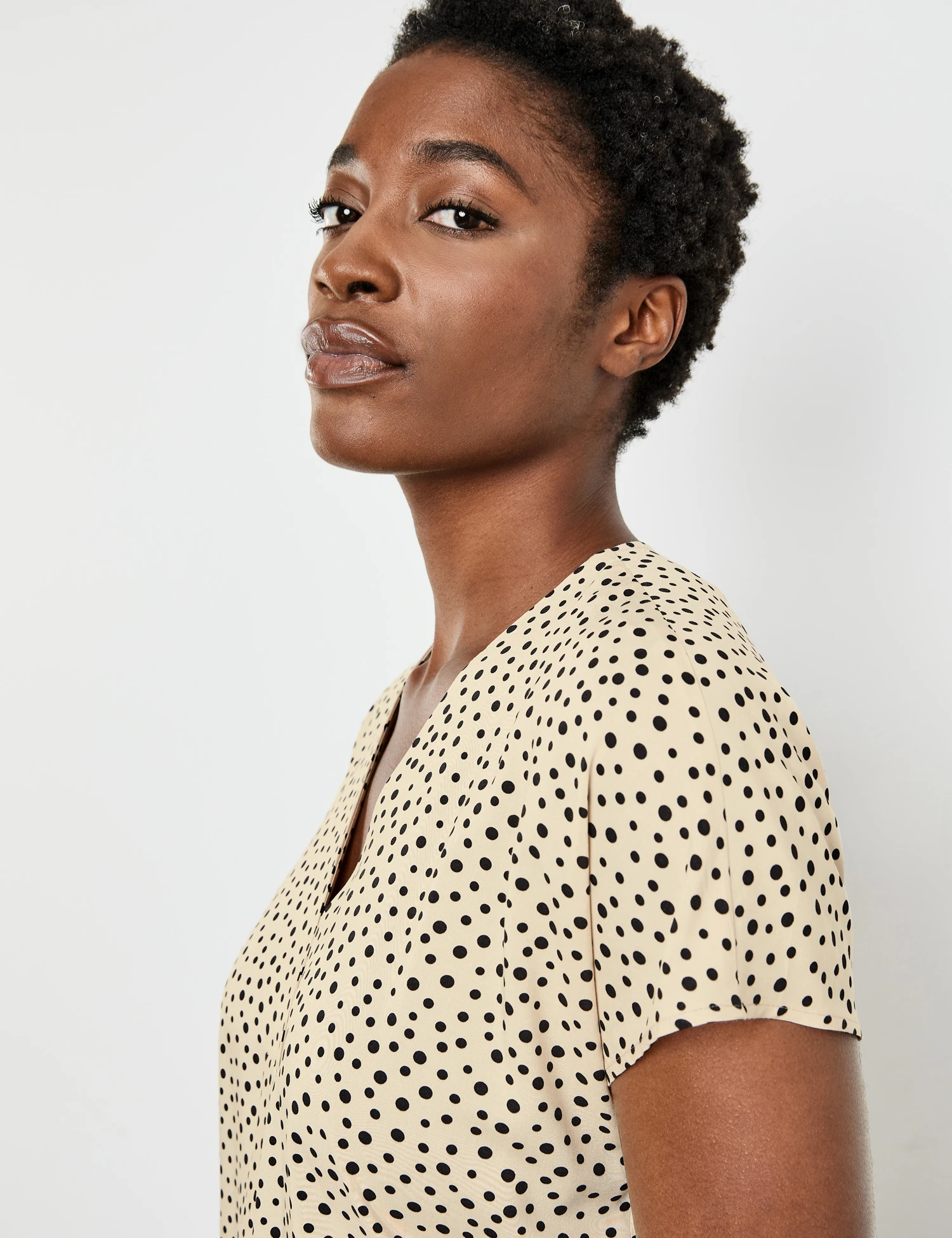 Gerry Weber Gepunktetes Blusenshirt Mit Falte 6 Gerry Weber Gepunktetes Blusenshirt Mit Falte - Image 4