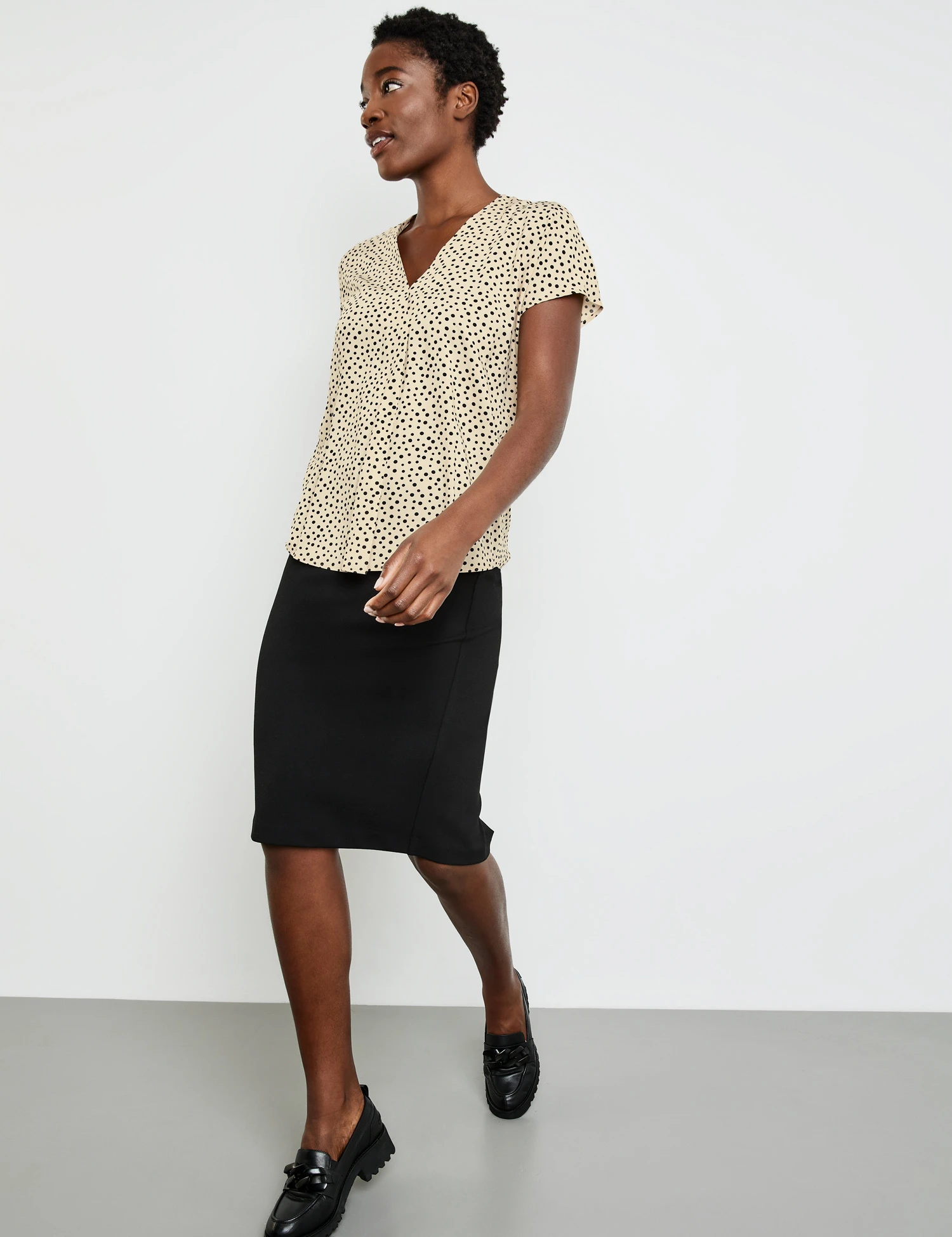 Gerry Weber Gepunktetes Blusenshirt Mit Falte 7 Gerry Weber Gepunktetes Blusenshirt Mit Falte - Image 5