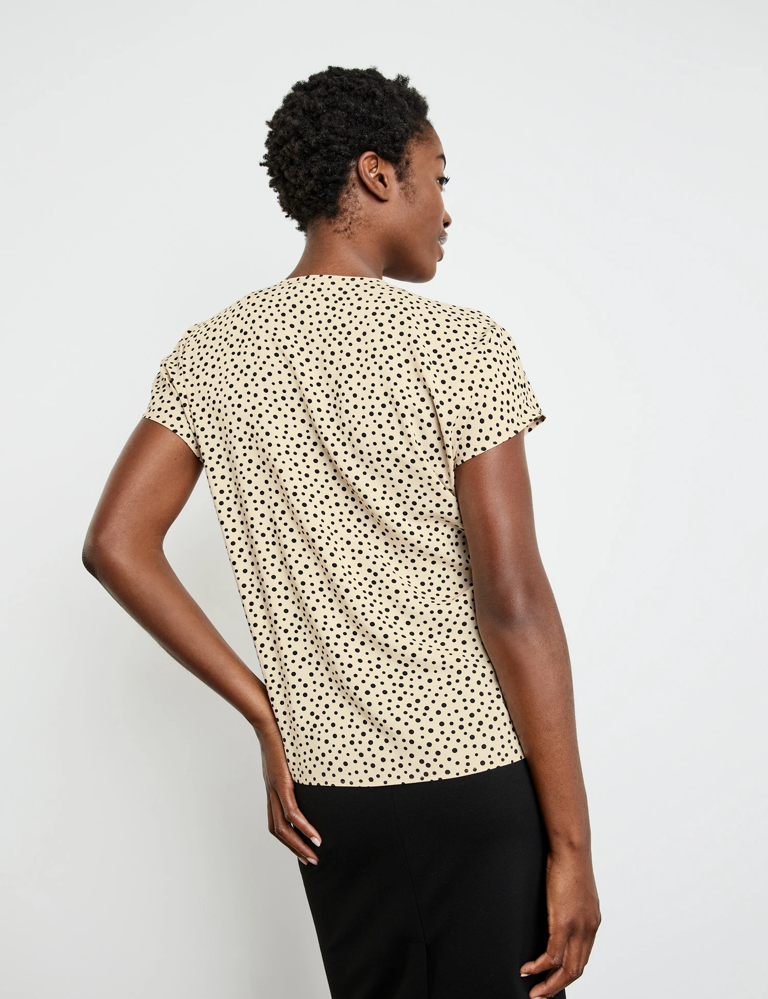 Gerry Weber Gepunktetes Blusenshirt Mit Falte 8 Gerry Weber Gepunktetes Blusenshirt Mit Falte - Image 6