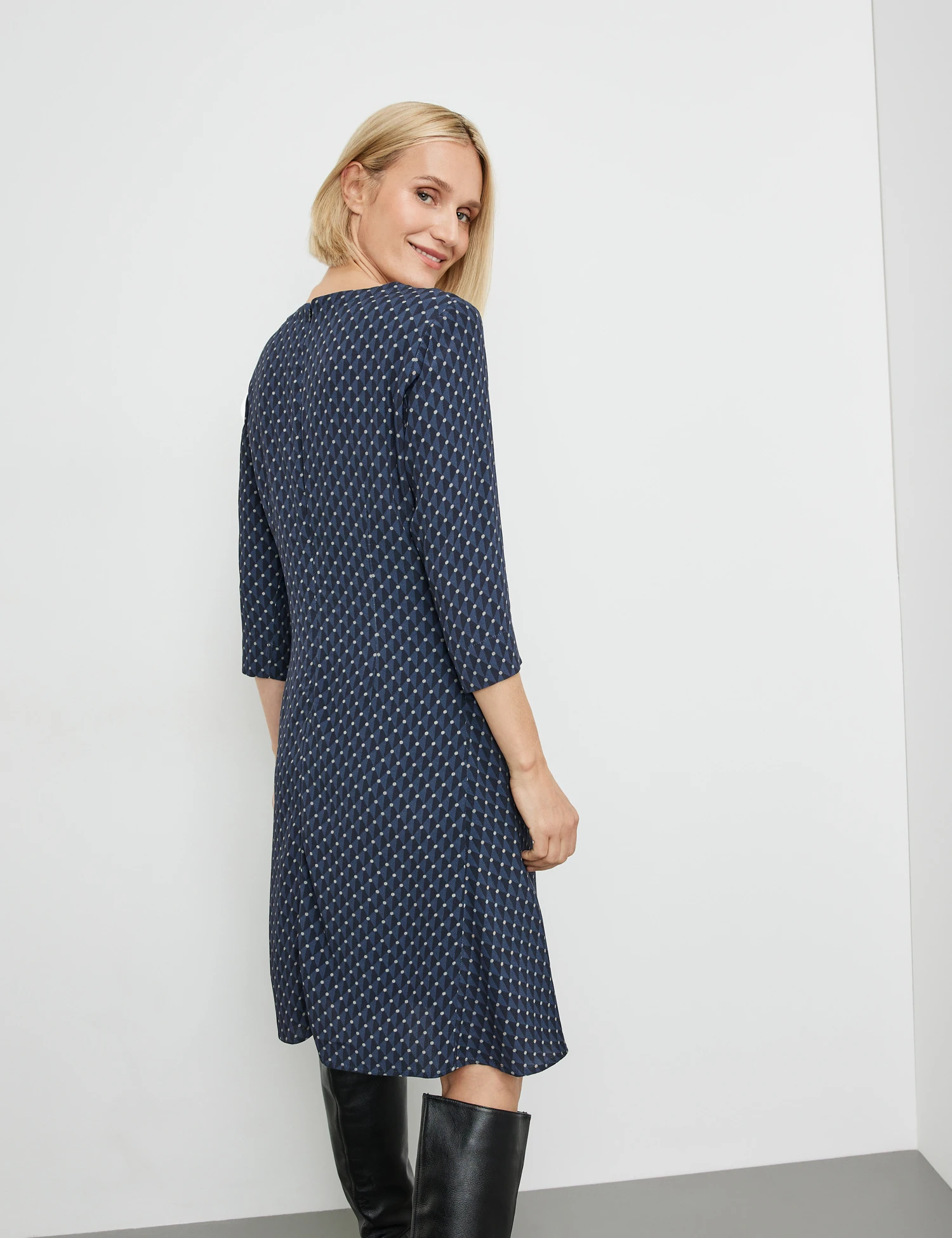 Gerry Weber Gepunktetes Kleid Mit Knotendetail 8 Gerry Weber Gepunktetes Kleid Mit Knotendetail - Image 6