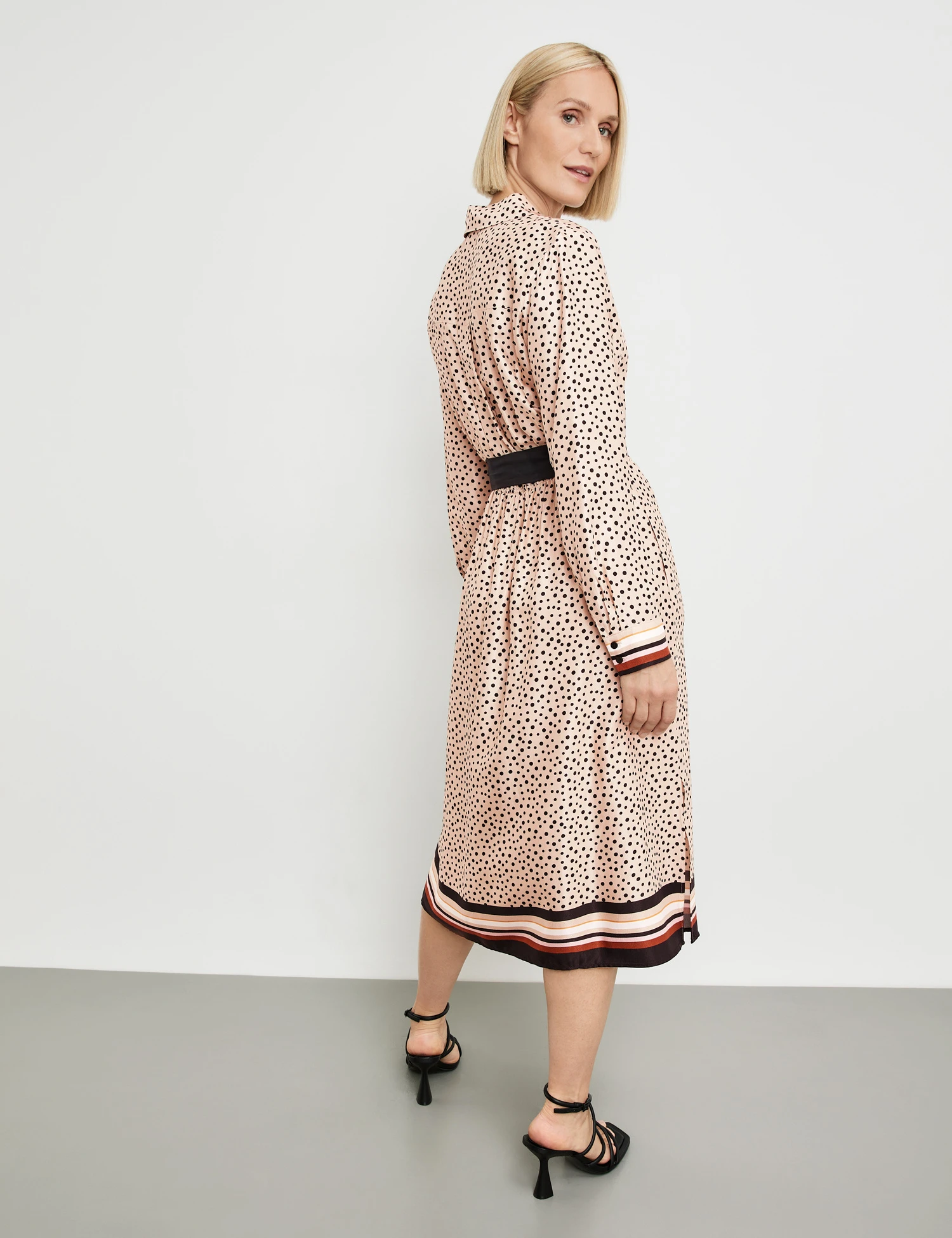 Gerry Weber Gepunktetes Midikleid Mit Taillenband 8 Gerry Weber Gepunktetes Midikleid Mit Taillenband - Image 6