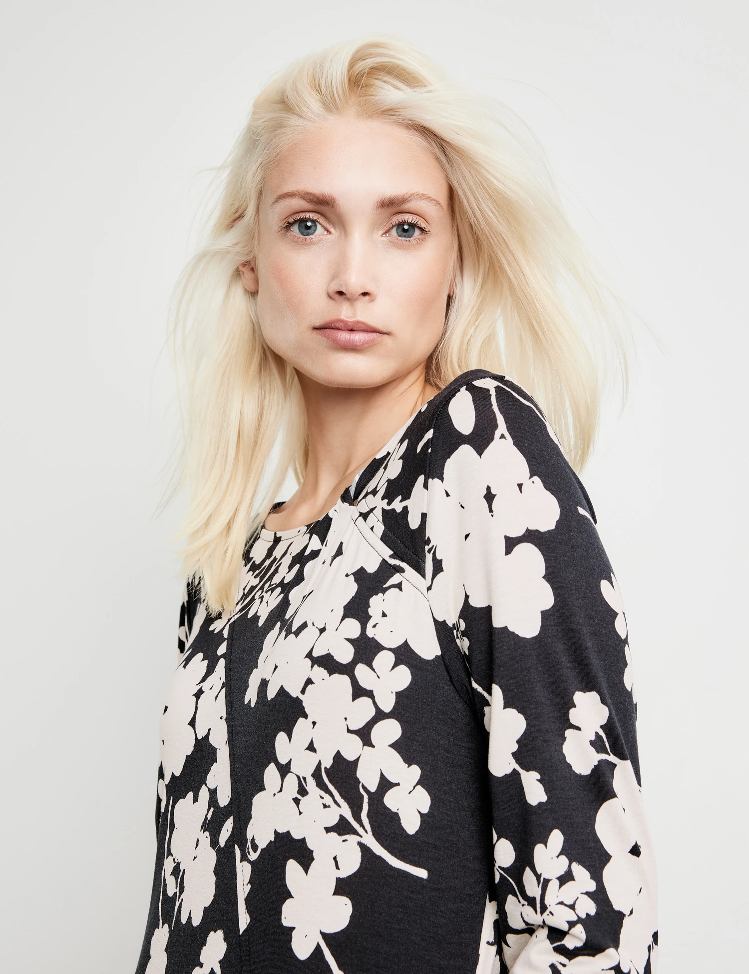 Taifun Jerseykleid Mit Knotendetail Und Schlitz 6 Taifun Jerseykleid Mit Knotendetail Und Schlitz - Image 4