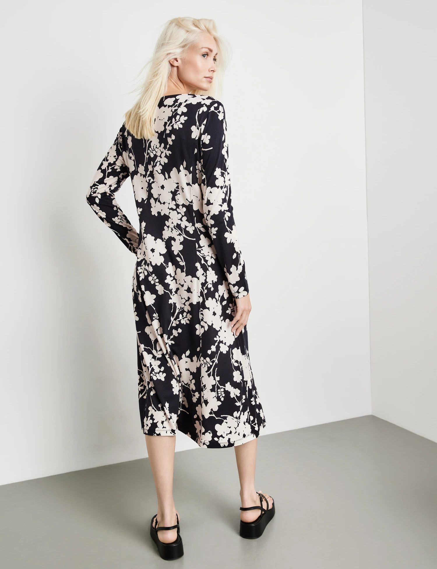 Taifun Jerseykleid Mit Knotendetail Und Schlitz 7 Taifun Jerseykleid Mit Knotendetail Und Schlitz - Image 5