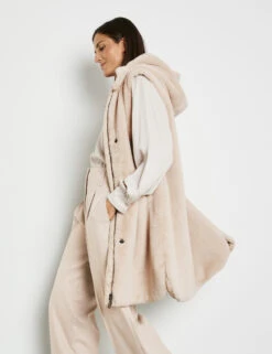 Gerry Weber Longweste Aus Kunstfell -Feine Mode longweste aus kunstfell 102