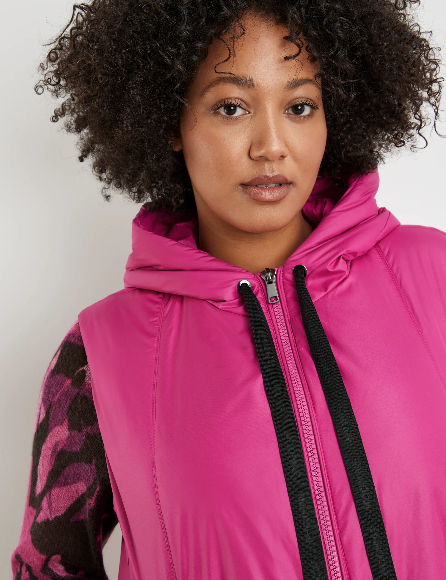 Steppweste Mit Kapuze 6 Steppweste Mit Kapuze - Image 4