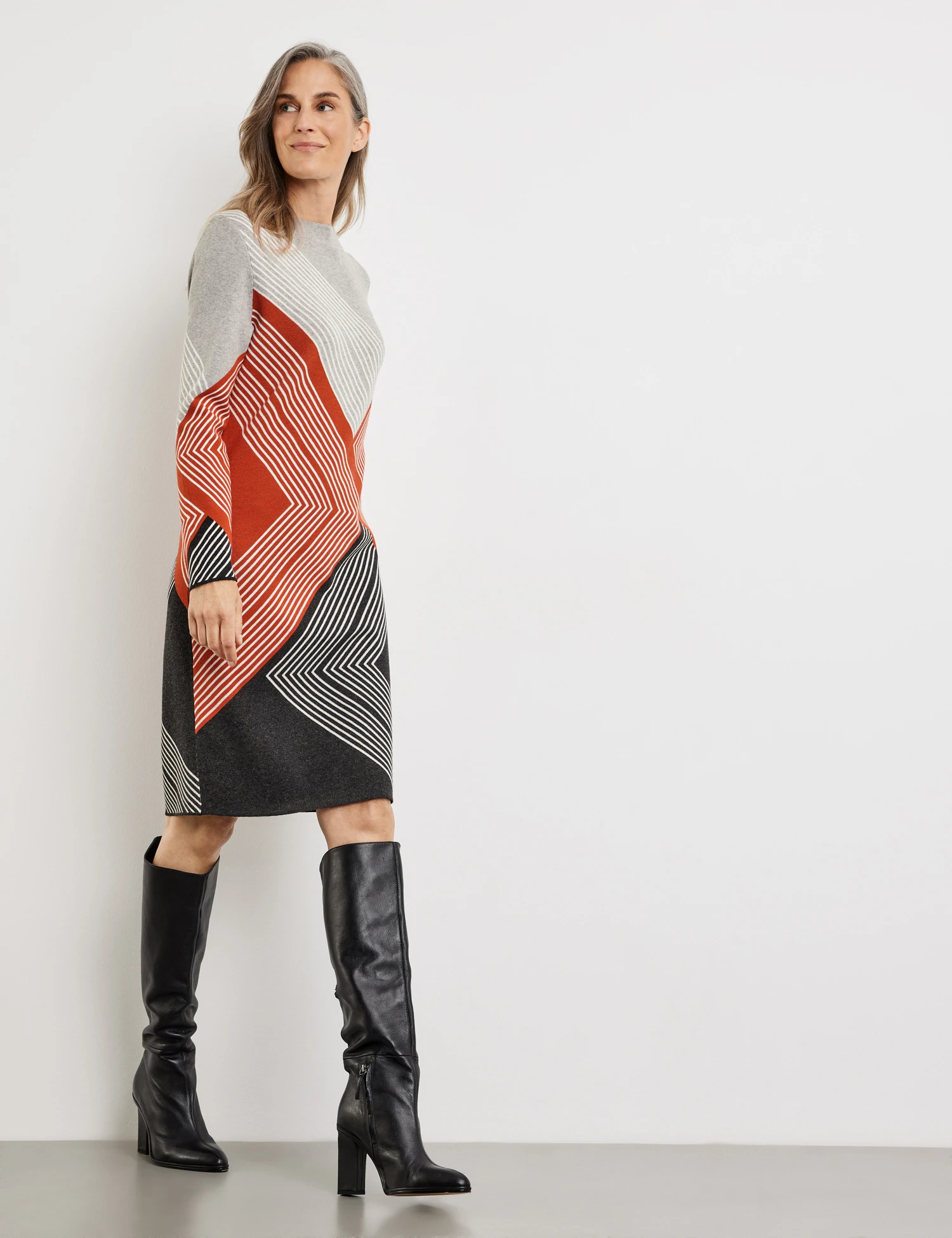 Gerry Weber Strickkleid Mit Grafischem Muster 7 Gerry Weber Strickkleid Mit Grafischem Muster - Image 5