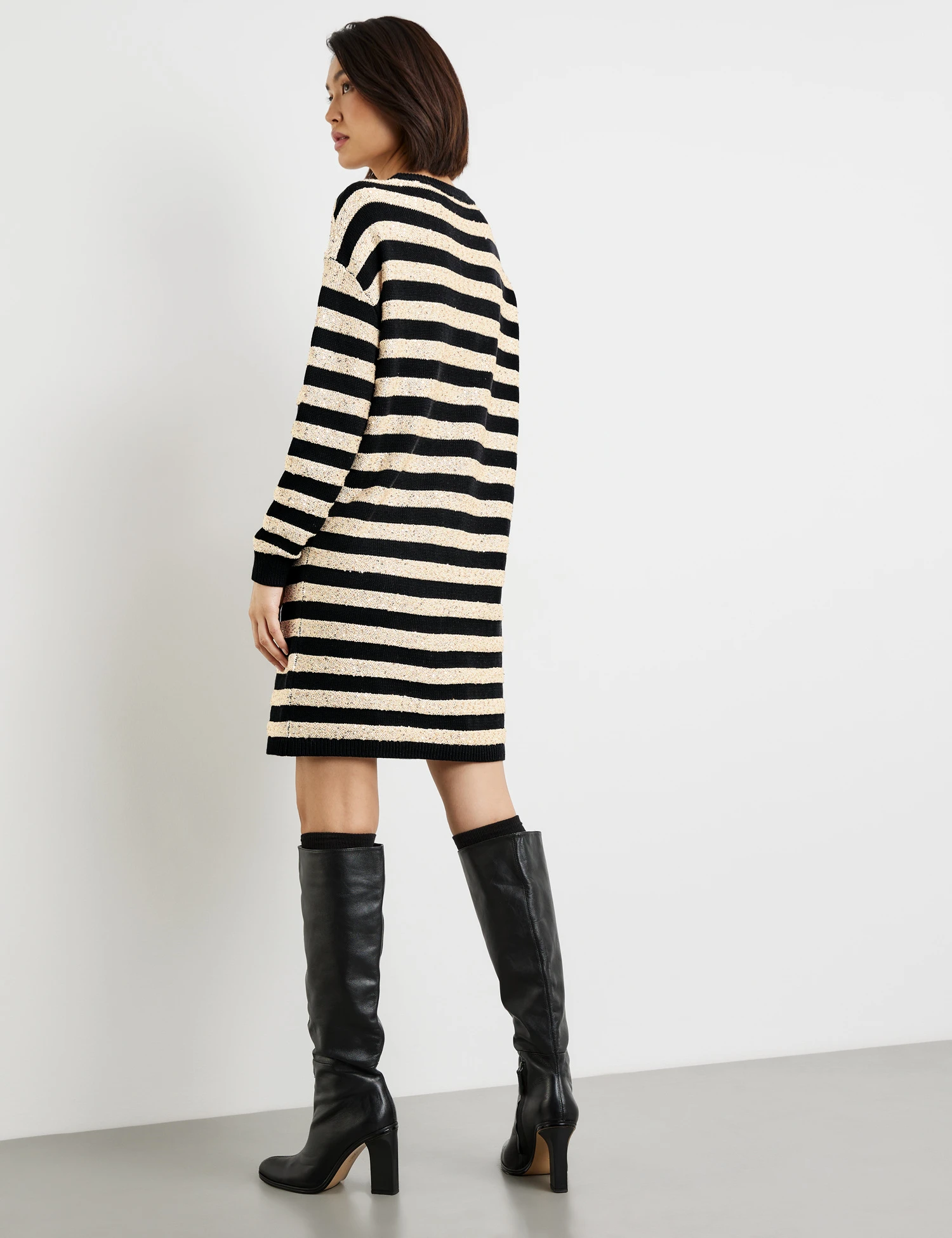 Taifun Strickkleid Mit Pailletten 8 Taifun Strickkleid Mit Pailletten - Image 6