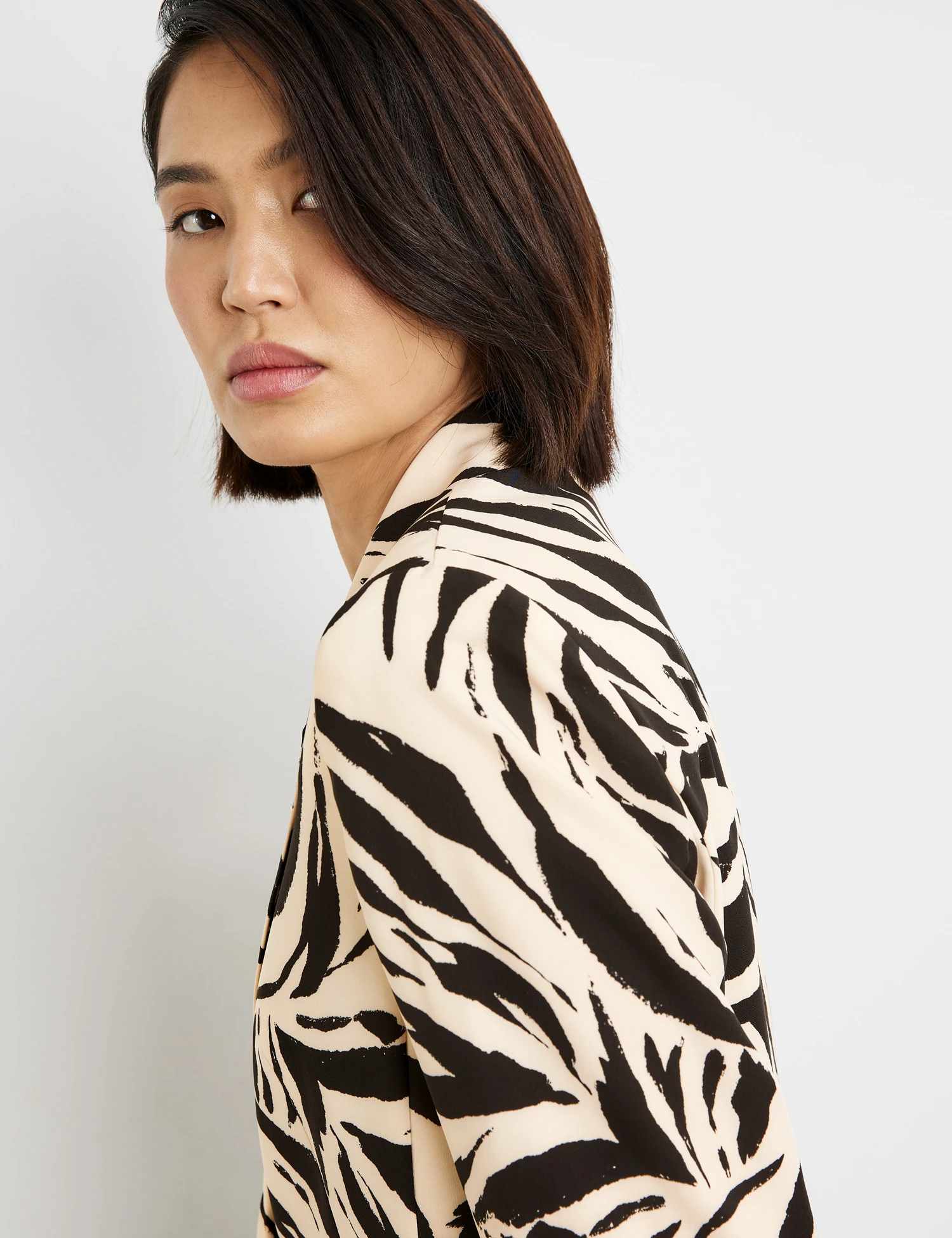 Taifun Taillierter Blazer Mit Print 6 Taifun Taillierter Blazer Mit Print - Image 4