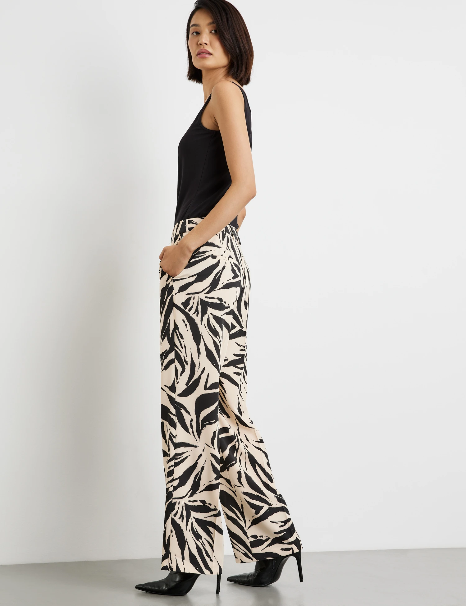 Taifun Weite Hose Mit Print Wide Leg 8 Taifun Weite Hose Mit Print Wide Leg - Image 6